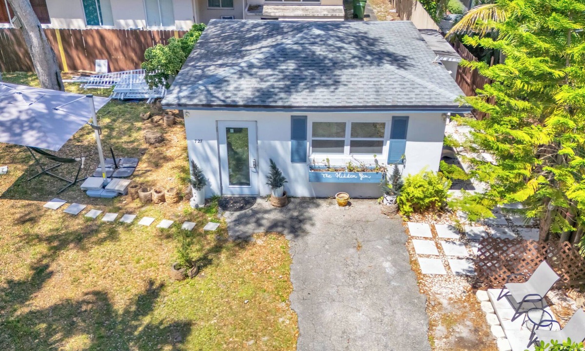 North Miami Cottage | Hidden Gem Charming cottage in biscayne park with AC and Wifi