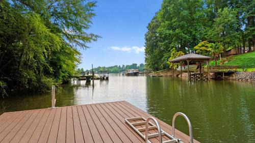 Mooresville House | Hideaway Cove by AvantStay