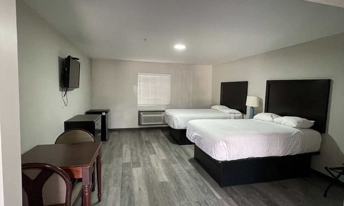 Barnesville Hotel | High Falls Inn and Suites