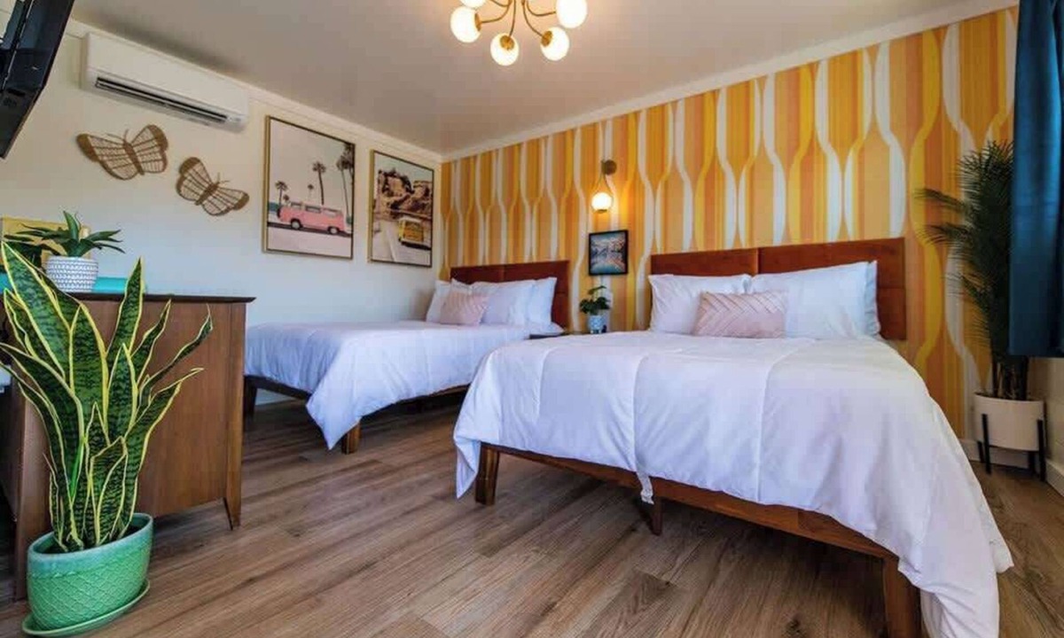 Trenton Hotel | Hippie Room#9 – Retro 1960s Motel Near Chattanooga
