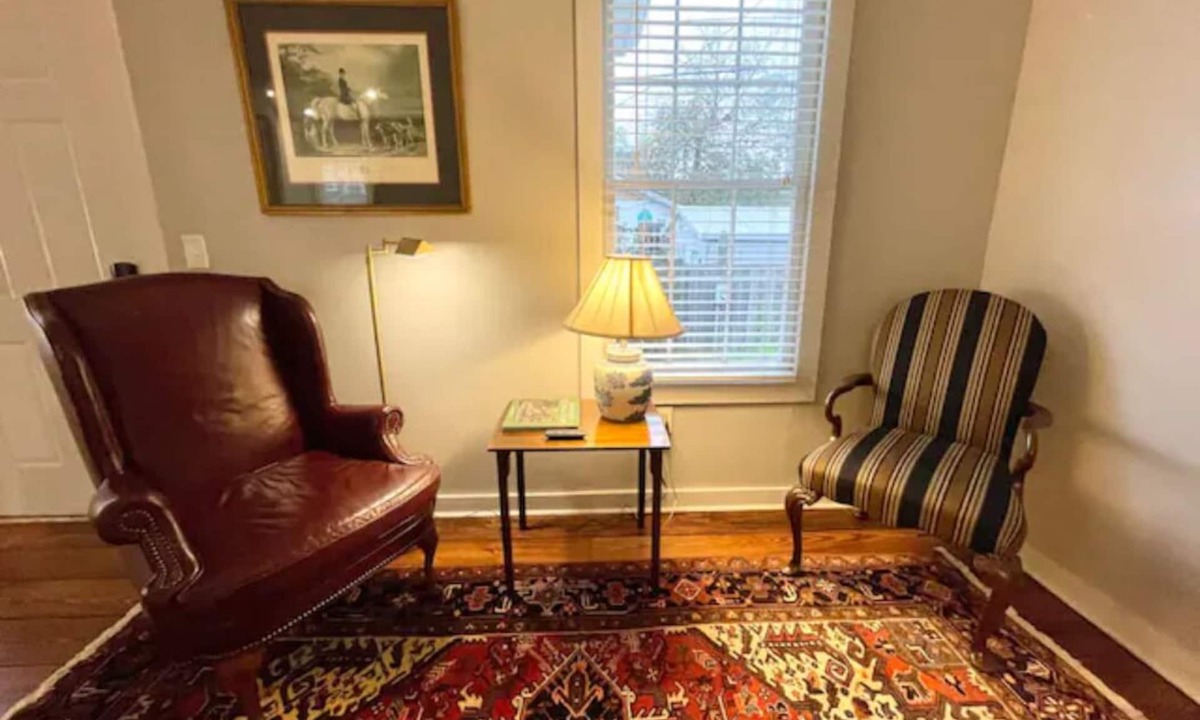 Historic Downtown Savannah Cottage | Historic King Bed Cottage, Pvt Parking, Pvt Patio, Flexible Cancellations