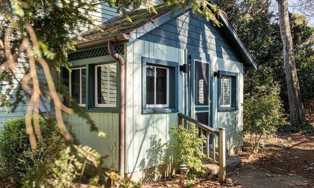 Hot Springs Apartment | Historic Magnolia Cottage - luxurious, in-town, mountain view, firepit, gardens