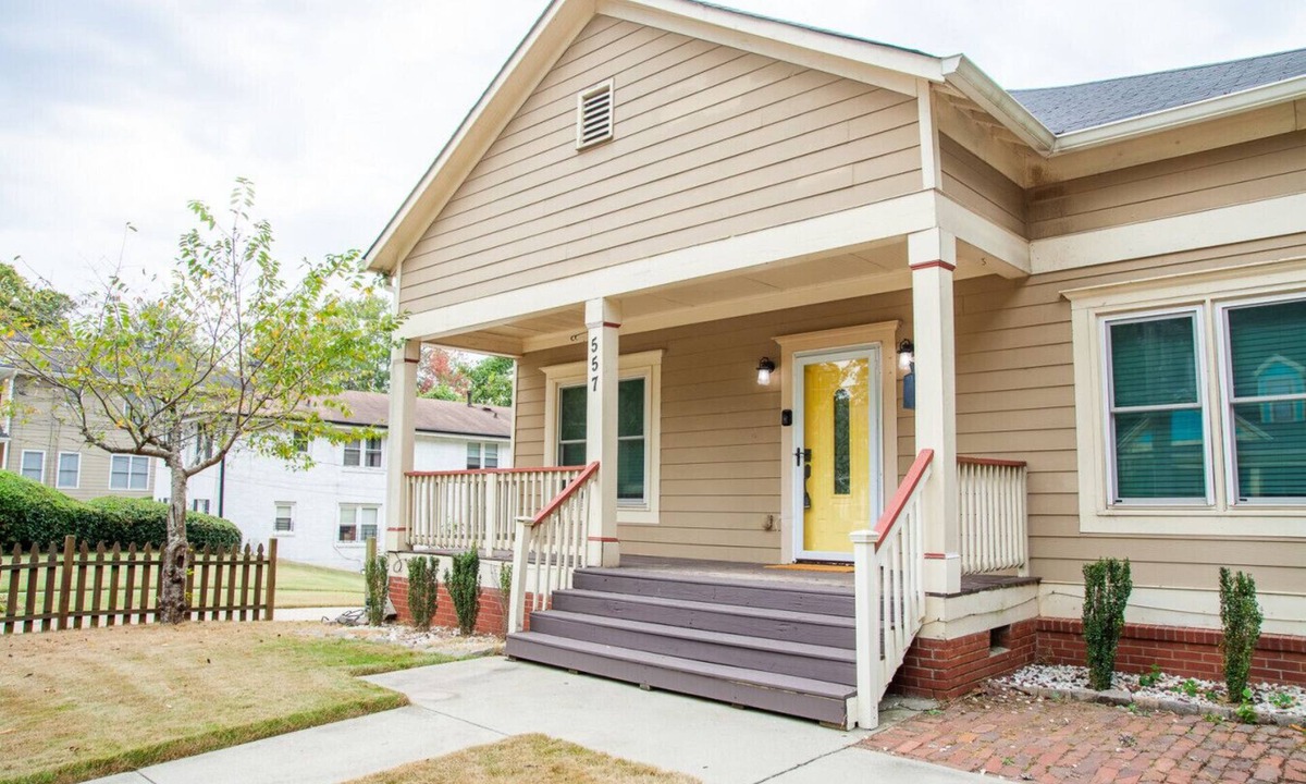 West End House | Historic Westend Jewel-Pet Friendly, Sleeps 12