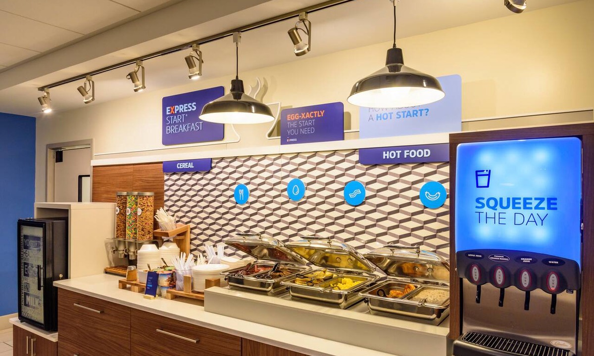 West Ashley Hotel | Holiday Inn Express Charleston by IHG