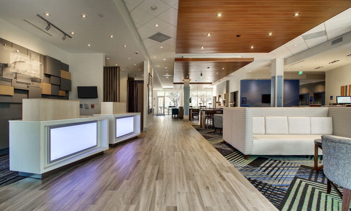 Summerville Hotel | Holiday Inn Express & Suites Summerville by IHG