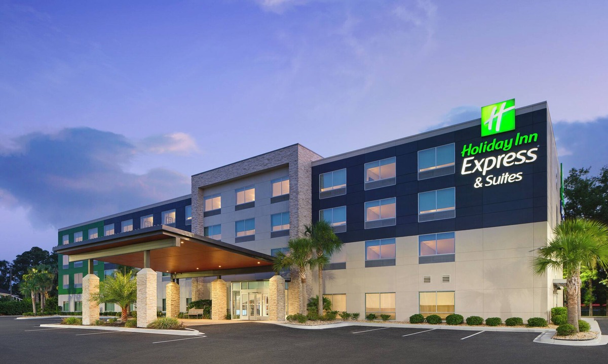 Brunswick Hotel | Holiday Inn Express & Suites Brunswick by IHG