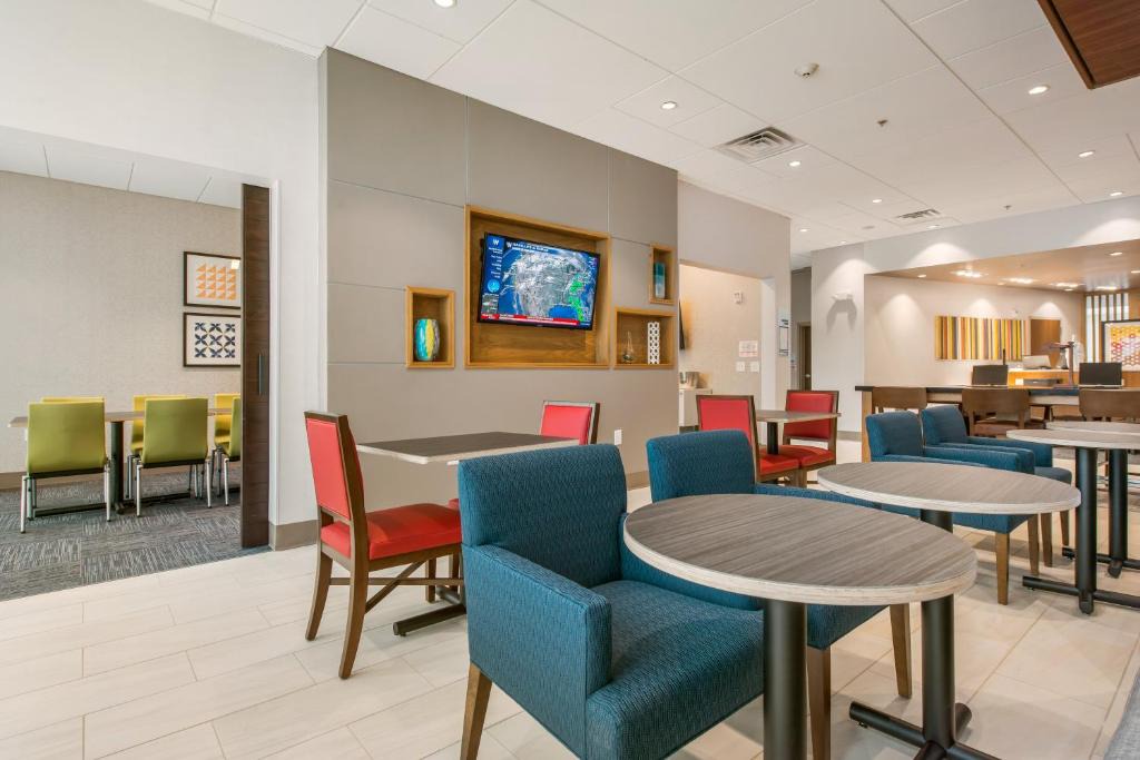 Carrollton Hotel | Holiday Inn Express & Suites - Carrollton West by IHG