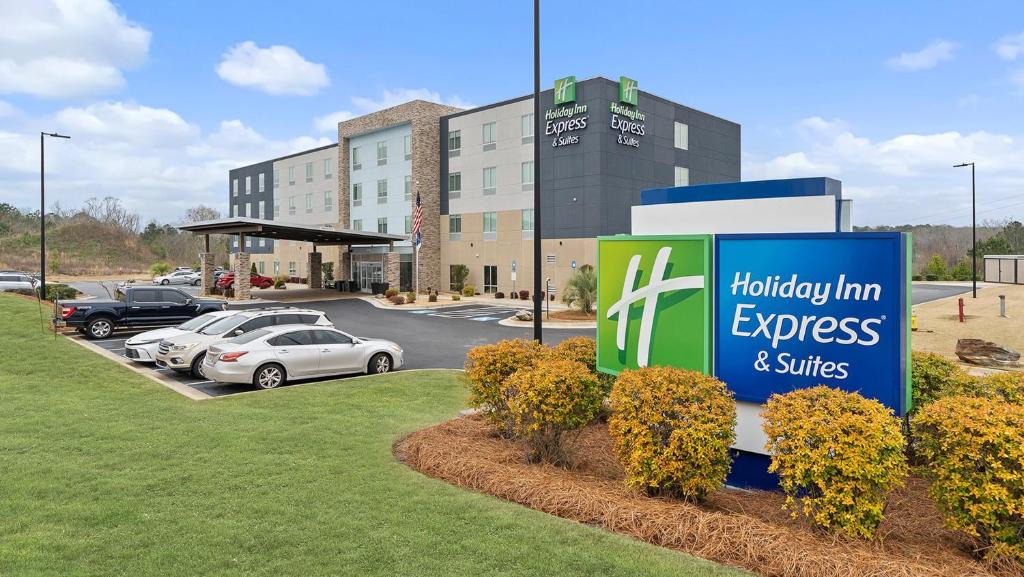 Macon Hotel | Holiday Inn Express & Suites Macon North by IHG