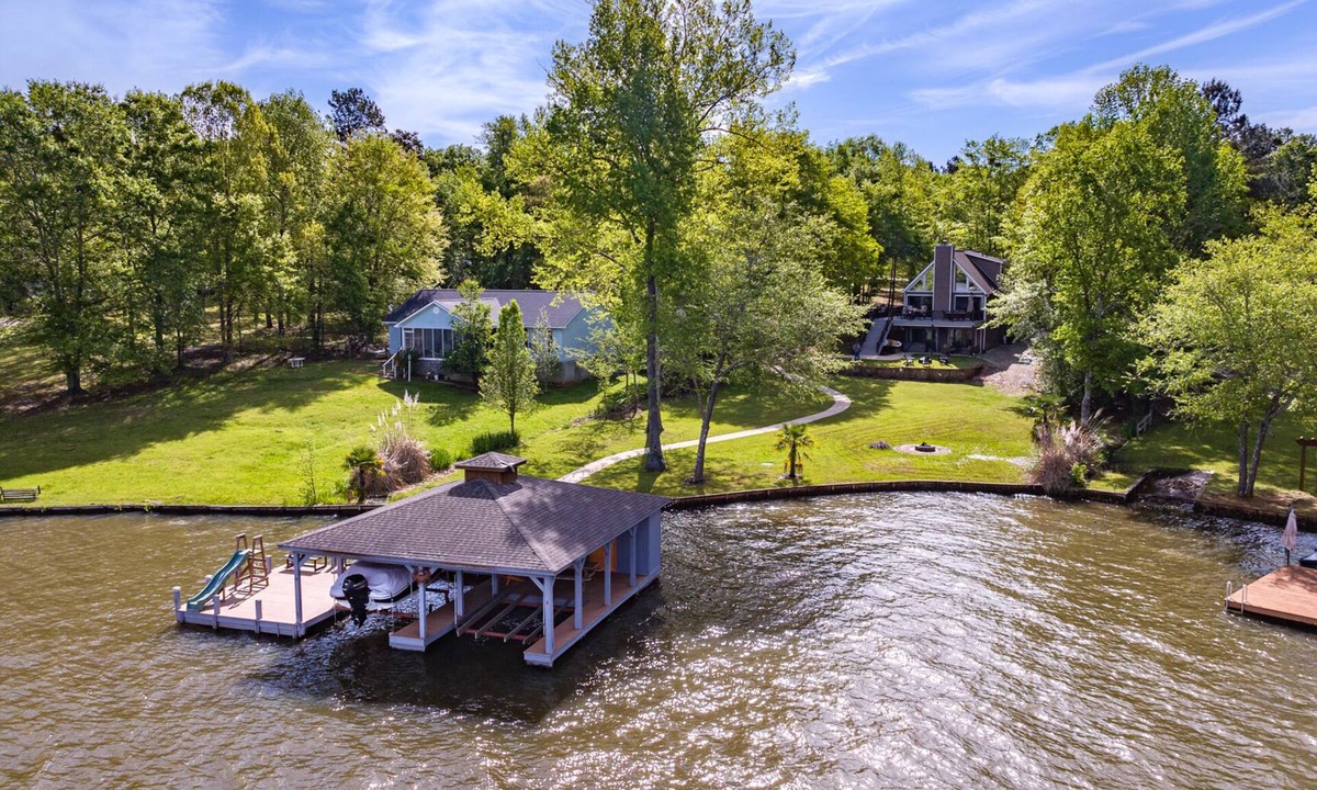 Eatonton House | Holiday Recovery! Book 3 Nights & Get the 4th Night FREE! Jan 16-21, 2025