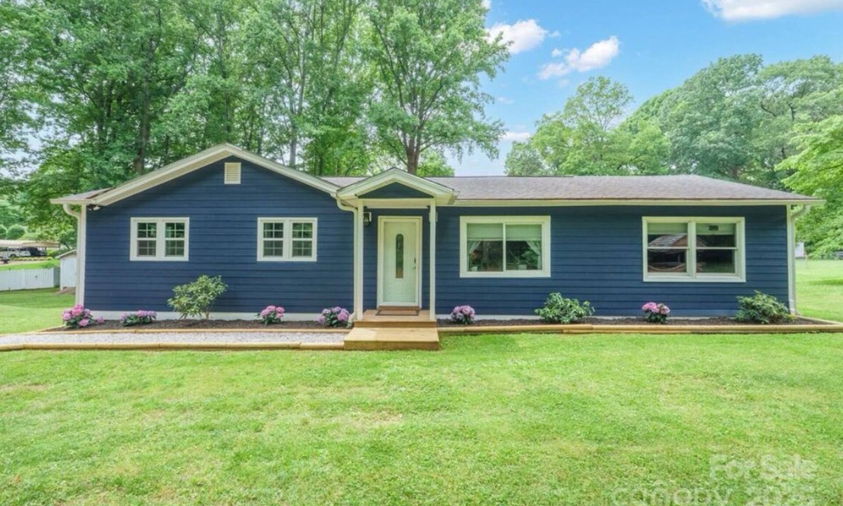 Mount Holly House | Holly Acres Retreat