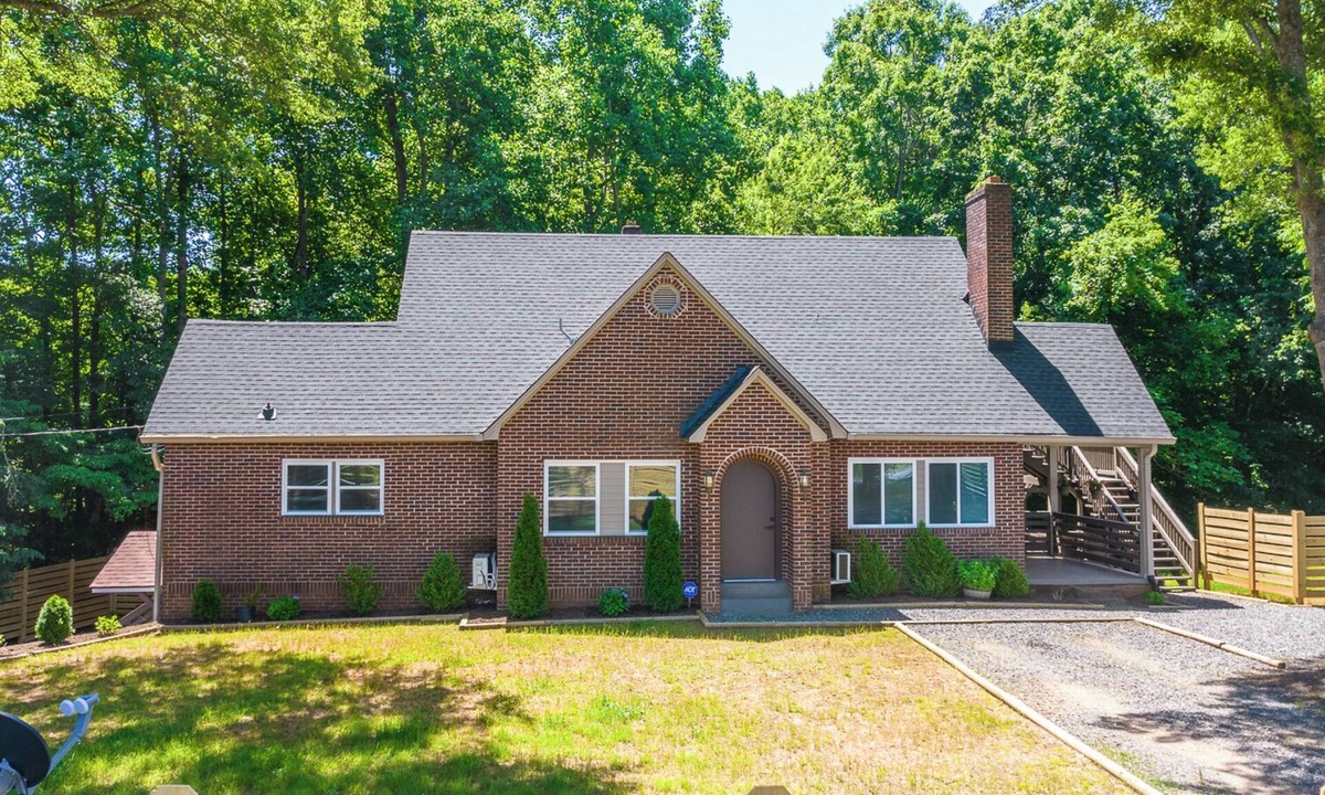 Conover Apartment | Home away from home