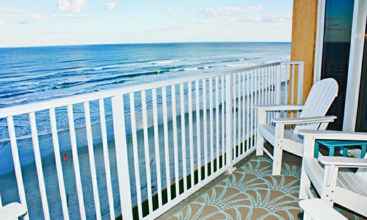 New Smyrna Beach Condo | 🌴HOT DEAL NSB! POOL-AMAZING OCEAN VIEWS WALK 2 FLAGLER,RESTAURANTS, SHOPS🌴