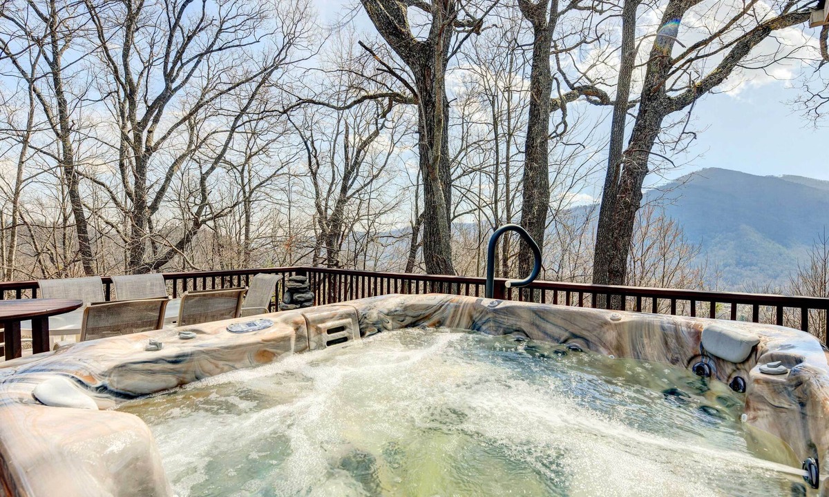 Maggie Valley House | Hot Tub, Decks & More! Serene Maggie Valley Home