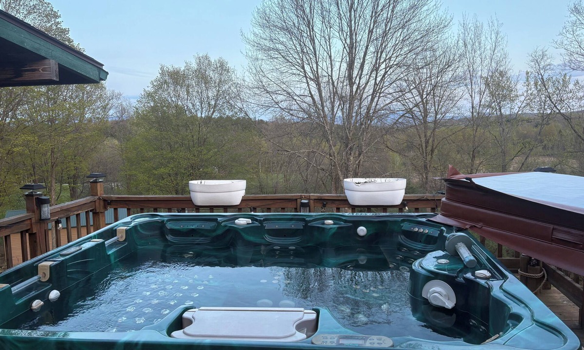 Granville Cabin | Hot Tub - Game Room - Pool Table - Kids Play Area - 2 bedroom Cabin -4 Acre Farm
