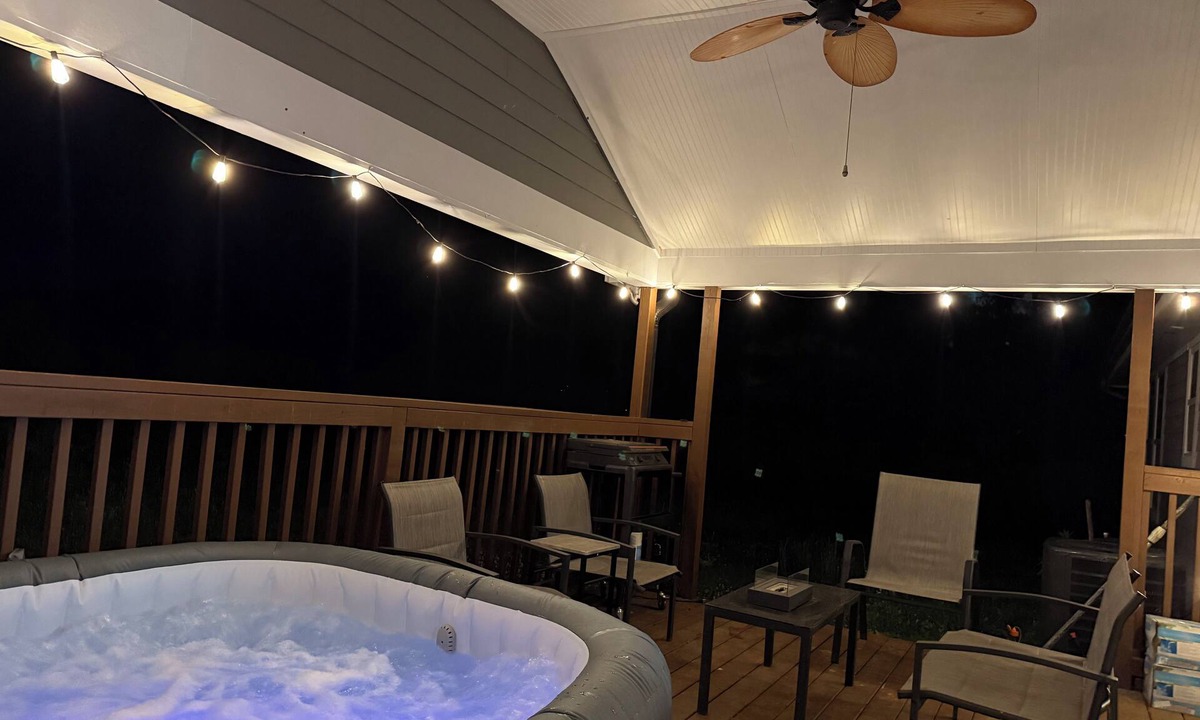 Douglasville House | Hot Tub Getaway 25 Min Drive to ATL Airport