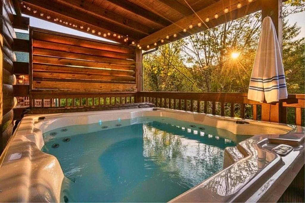 Sevierville House | Hot Tub Pet Friendly Sleeps 9 Pool Games