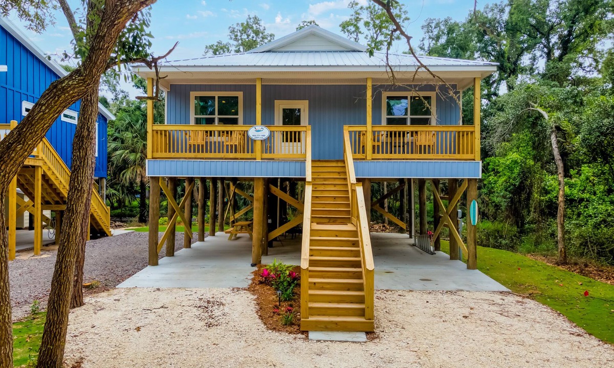 Dauphin Island House | House in the Village, close to food and beaches!