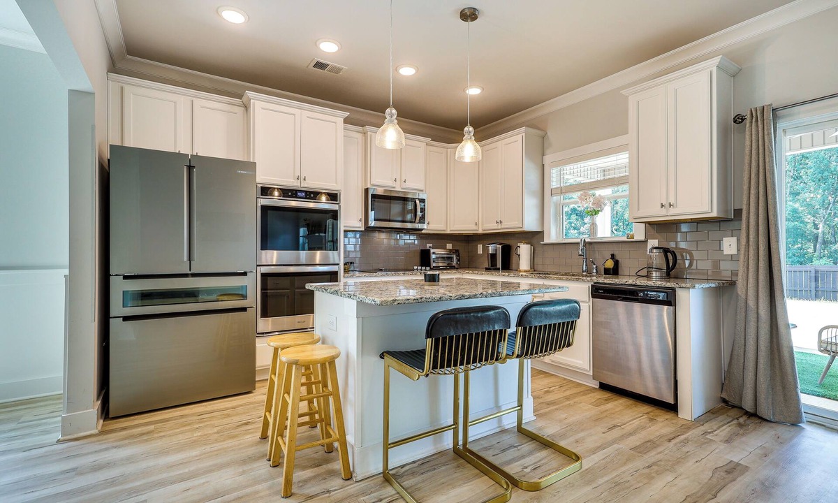 Huntsville House | Huntsville Oasis w/Basketball Court & Patio!