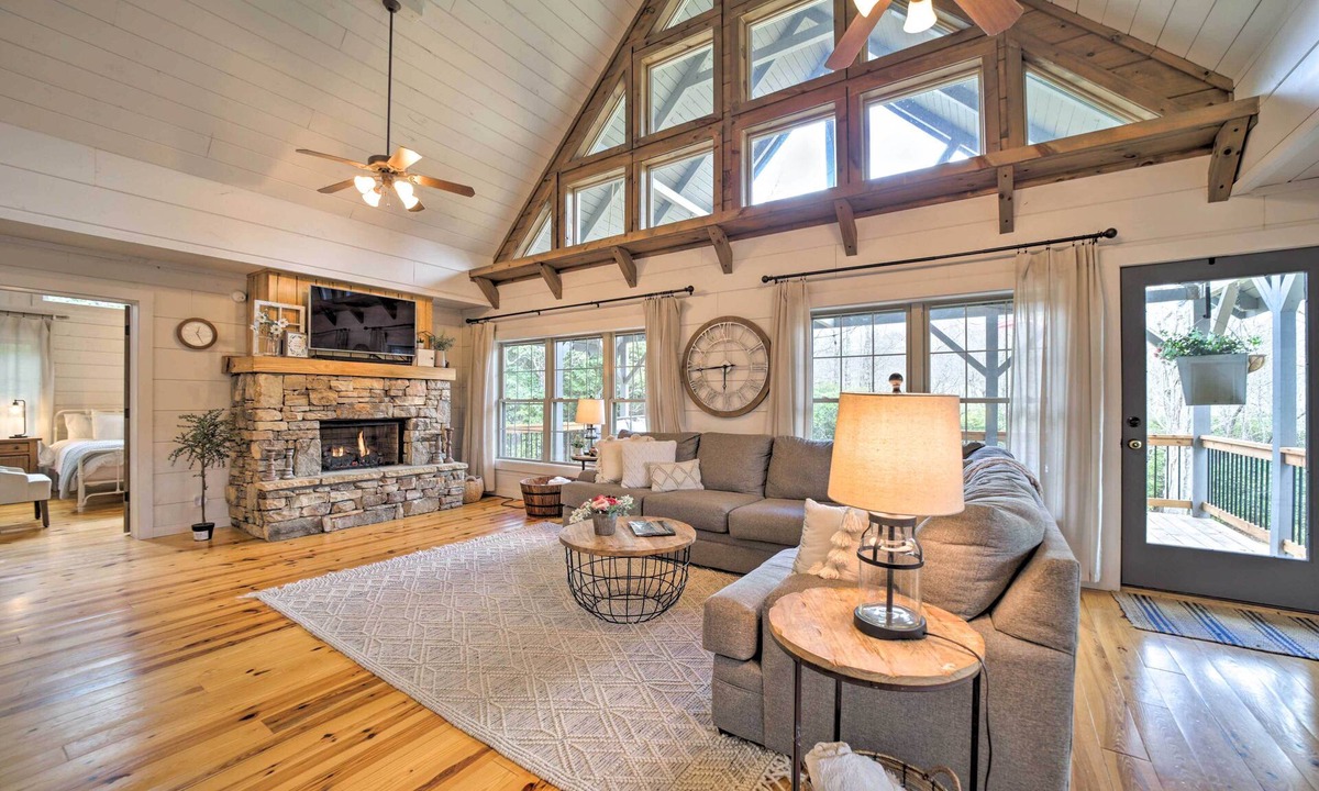 Lake Toxaway House | Ideal for Families! Lake Toxaway Getaway w/Deck
