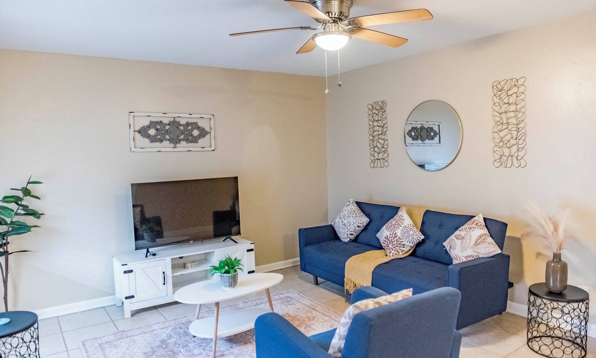 Bayou View Apartment | Ideally 2Br Near Lake Apartment