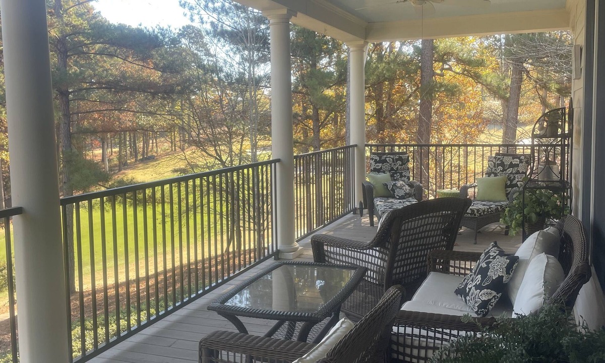 Greensboro House | INCREDIBLE 4,000 SQ FT GEM NESTLED IN REYNOLDS LAKE OCONEE WITH GOLF COURSE VIEW