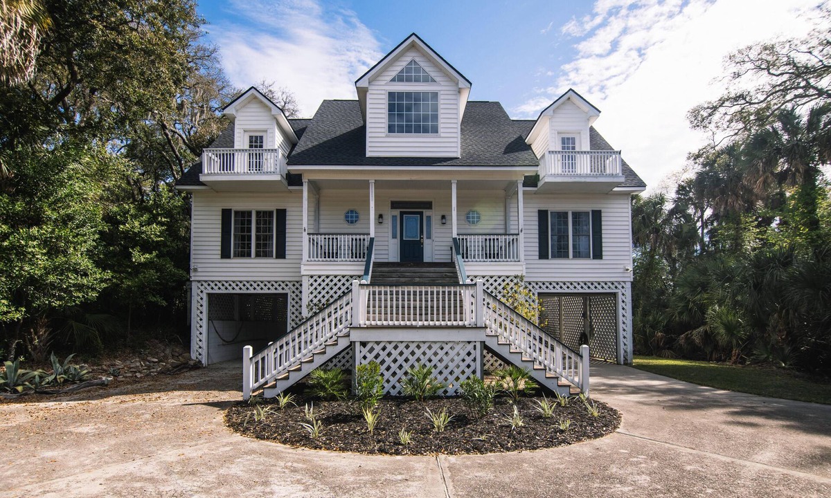 Edisto Island House | Indigo San'|Coastal 5BR Retreat|Screened Porch|Minutes to Beach Access|Golf Cart Friendly