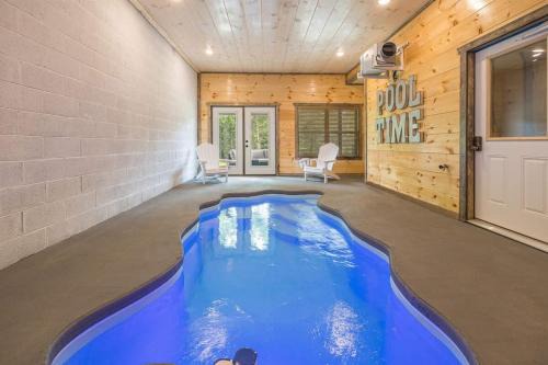 Sevierville House | Indoor Pool Family Hot Tub Air Hockey Gameroom