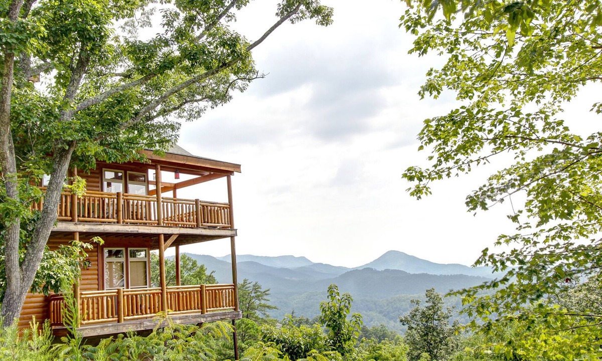 Sevierville Cabin | Insane view, amazing amenities-hot tub, pool table