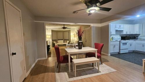 Northside Villa | Jacksonville Getaway 3 Bedroom Retreat