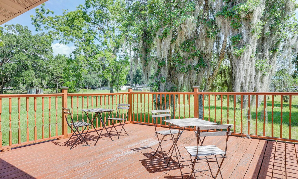Northside House | Jacksonville Home w/ Deck: 17 Mi to Downtown!