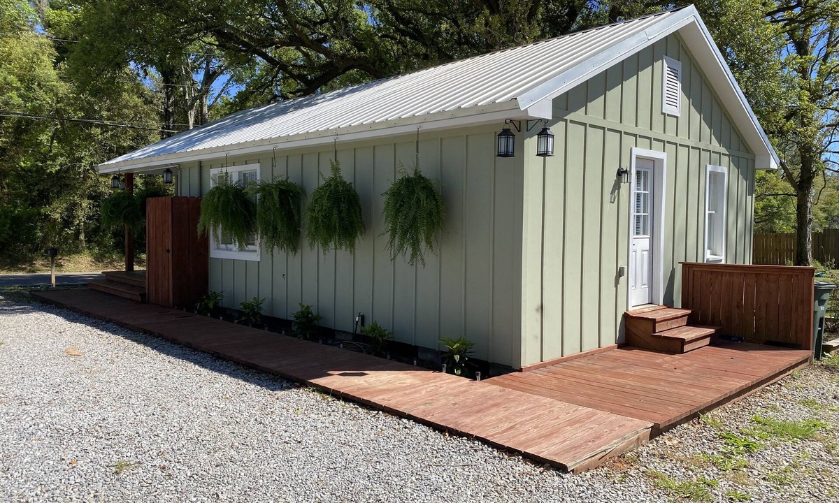 Daphne House | Jubilee Cottage in the heart of Daphne!