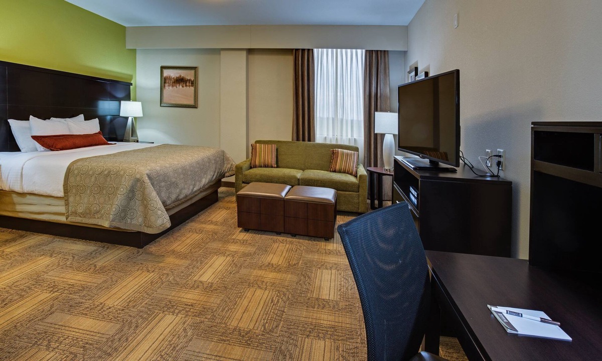 Eagan Park Apartment | King Studio Near ATL Airport. Free Breakfast Buffet. Gym Access. 24h Business Center.