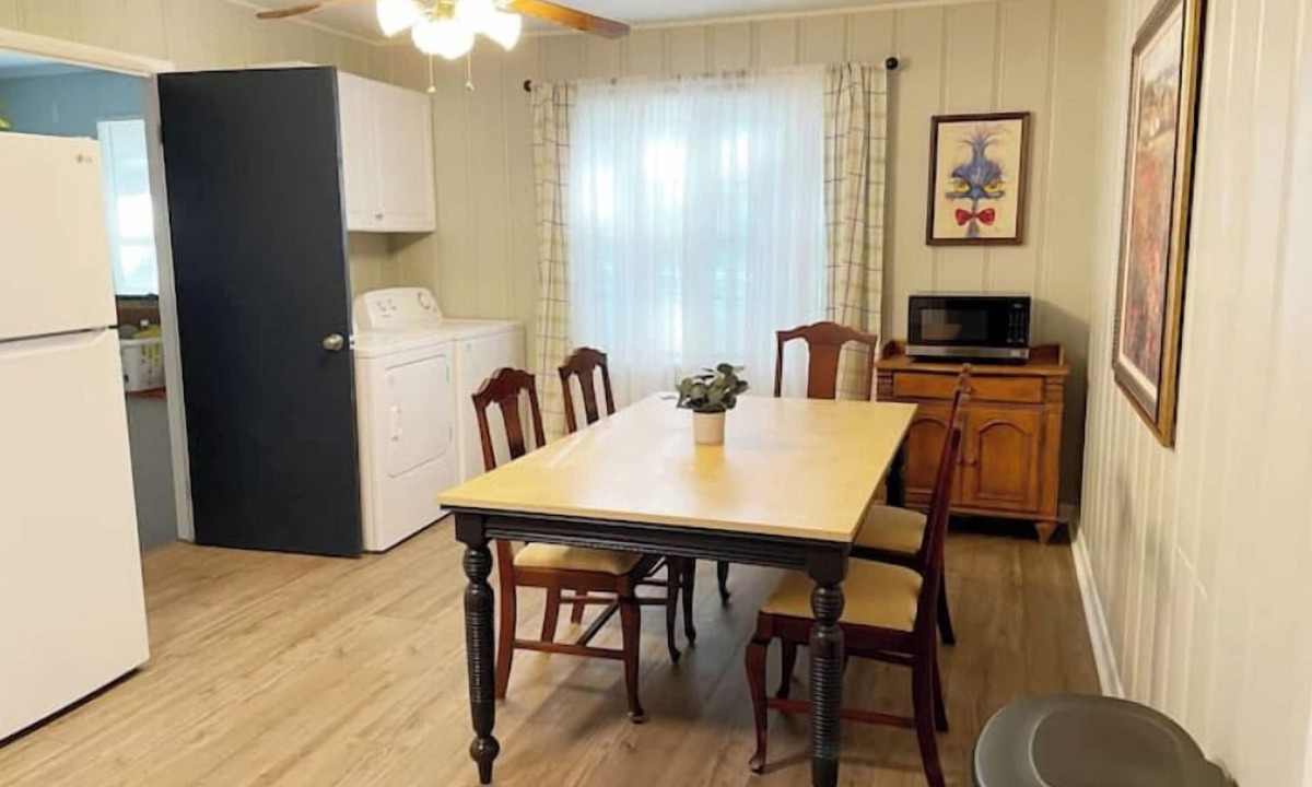 Decatur House | Kingfisher Cottage; Quiet & Comfortable 3 Bedroom