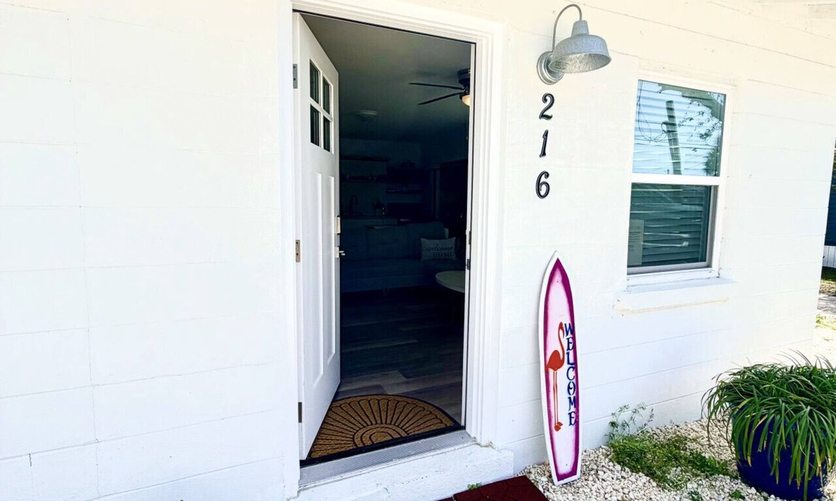 Laguna Beach House | Laguna Beach Bungalow|Sleeps4|Patio|Steps to the sand!