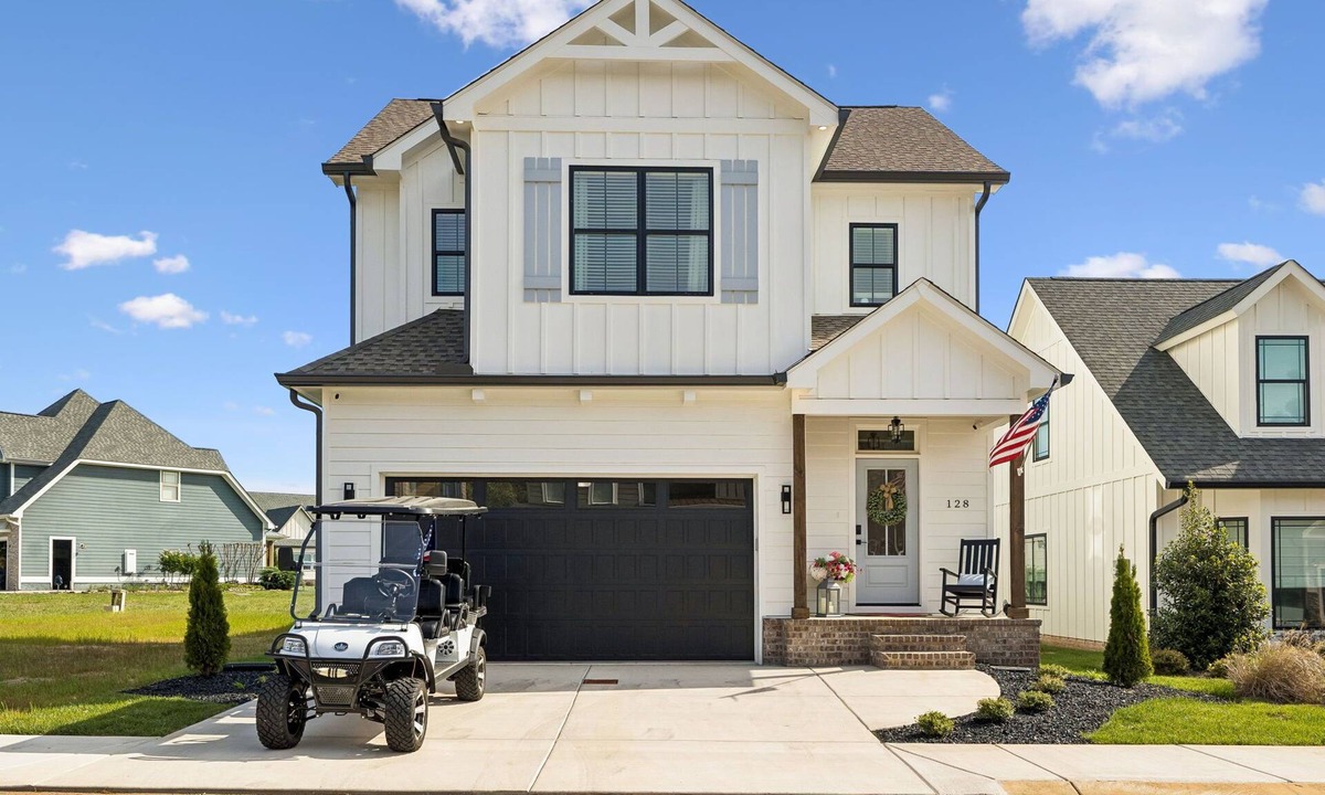 Winchester House | Lake Days Made Easy w/3 Pools, Golfcart & Marina
