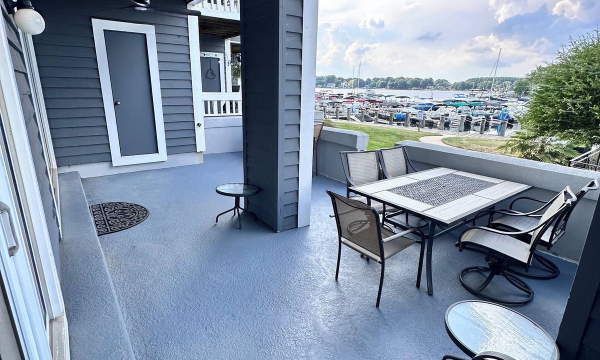 Cornelius Condo | Lake front 2Bedroom & 2bath condo Ground floor
