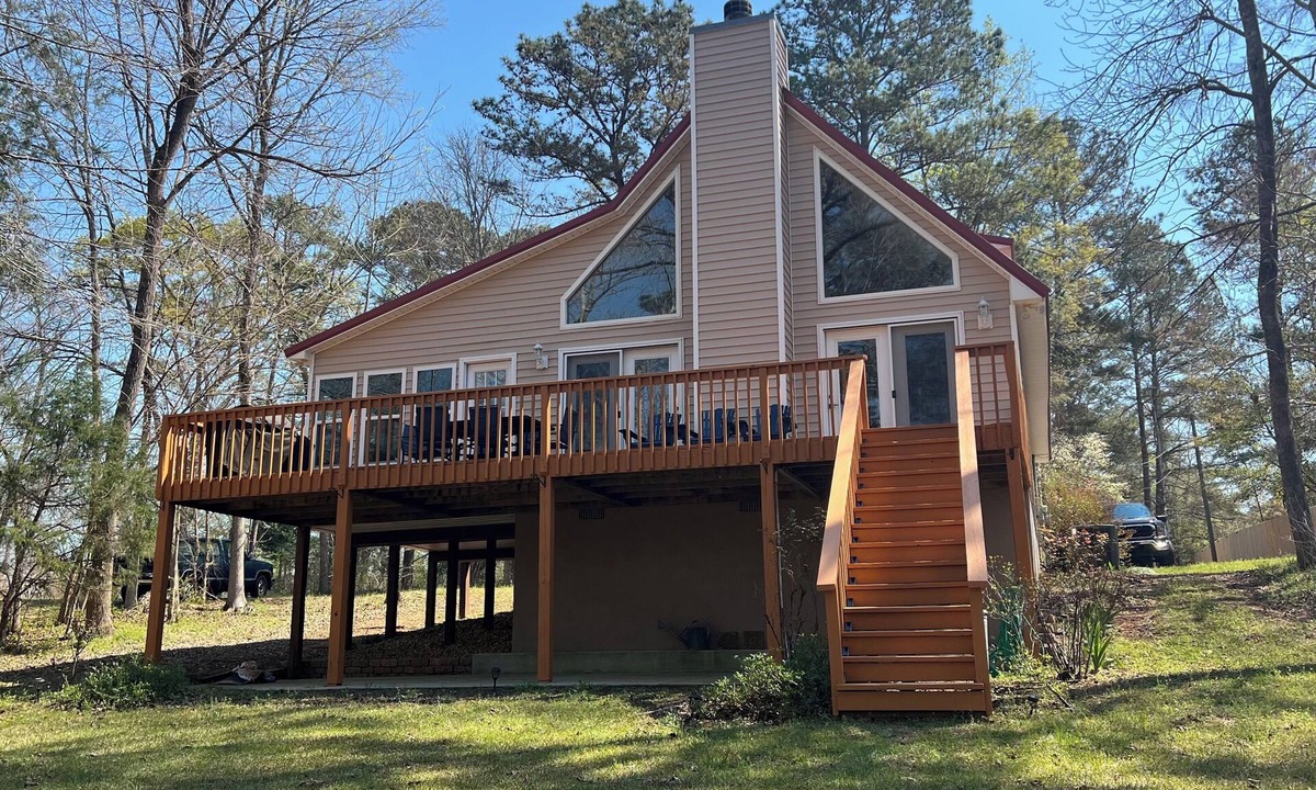 Milledgeville House | Lake Front Home with Fireplace Private Boat Dock & Kayaks