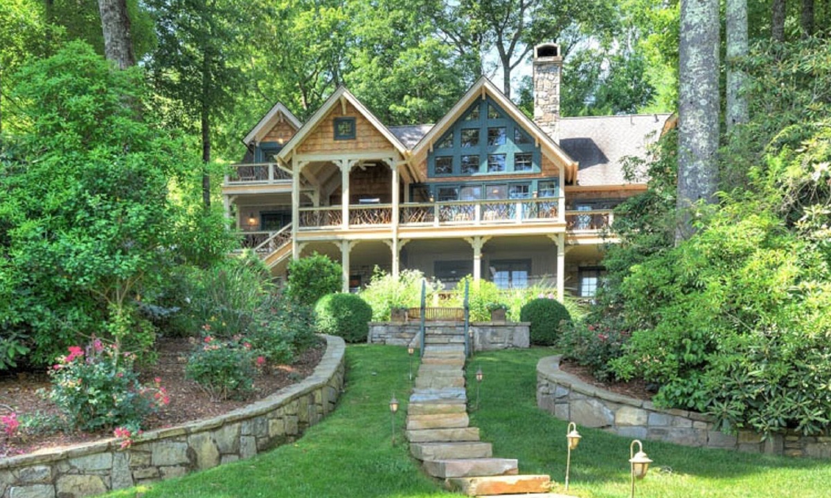 Lake Toxaway House | Lake-front luxury is waiting in the Grant-McDonald Lake Home.