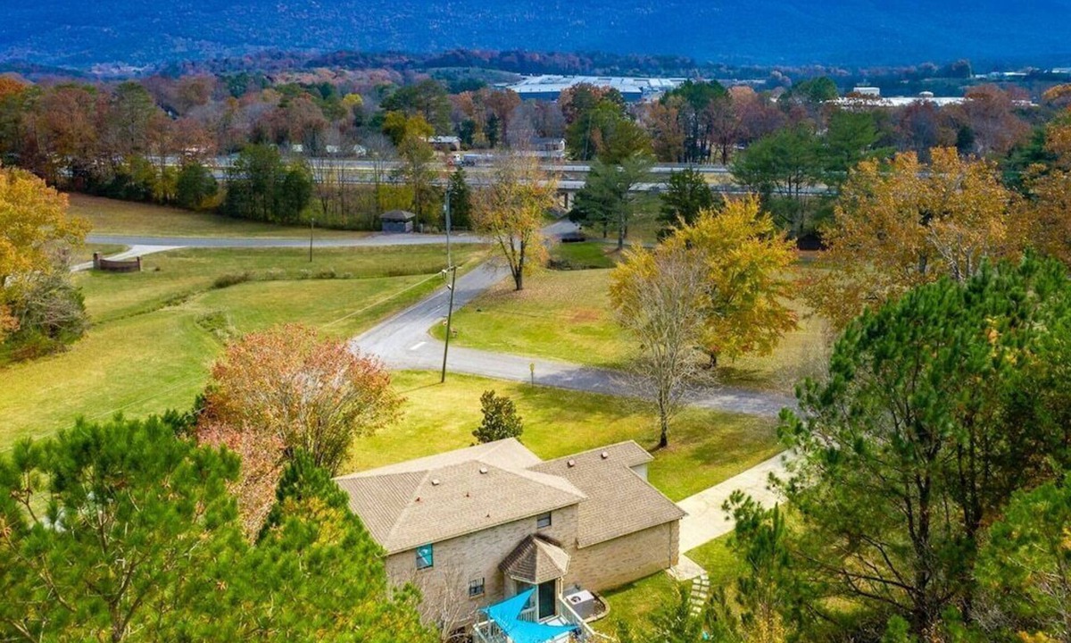 Trenton House | Lake Hills Landing | Family Friendly+Hot Tub
