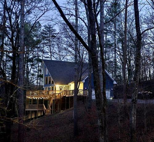 Trenton Apartment | Lake House near Lookout Mt - Theater, Gym & Arcade