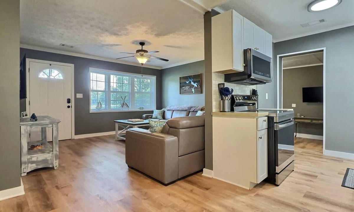 Wetumpka House | Lake Jordan Swayback Retreat-A Nature Lovers Dream