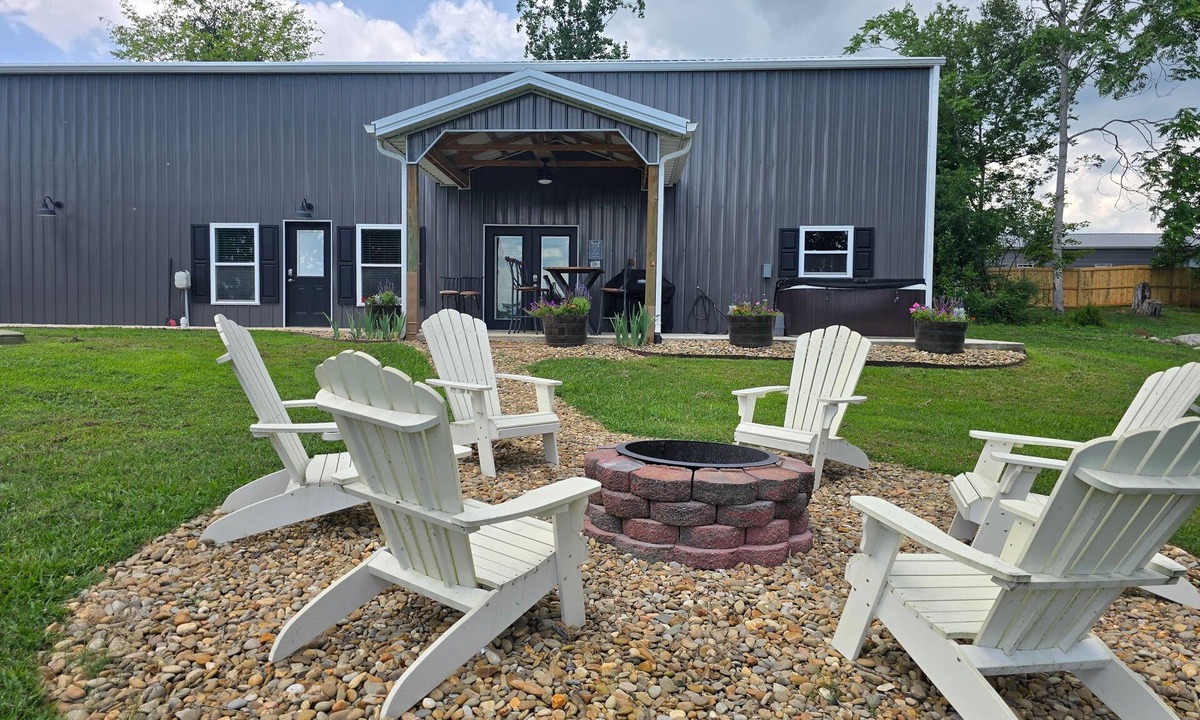 Dandridge House | Lake Life Barndo, Lake, Dock, Kayaks