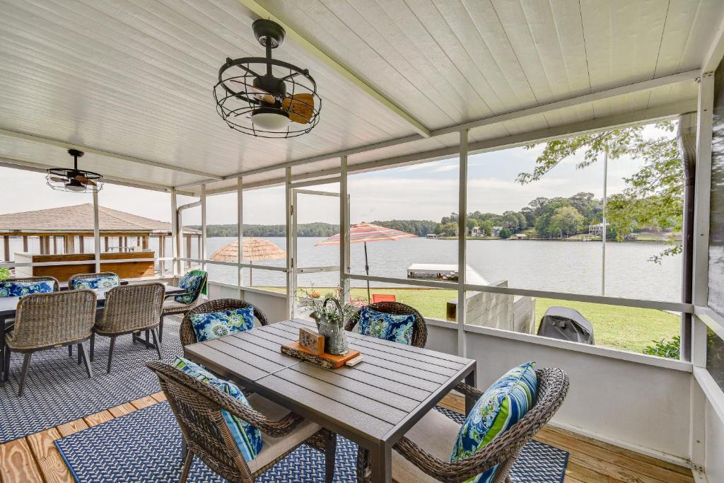 Dadeville House | Lake Martin Retreat w/Private Dock & Boat Launch