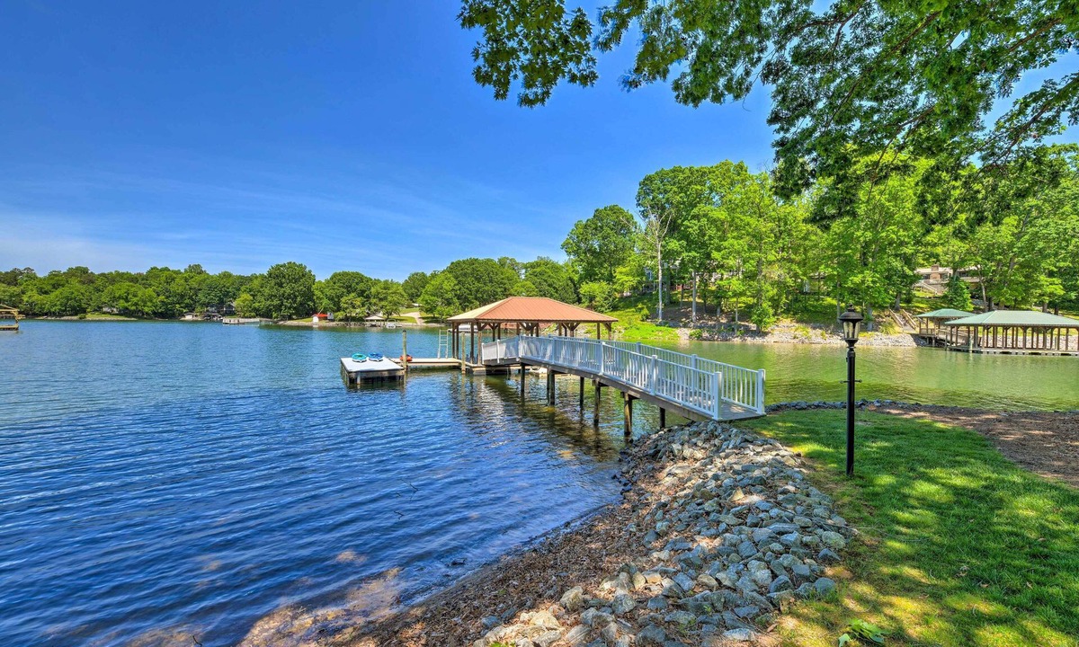 Mooresville House | Lake Norman Retreat w/Dock ~ 1 Mi to Marina!