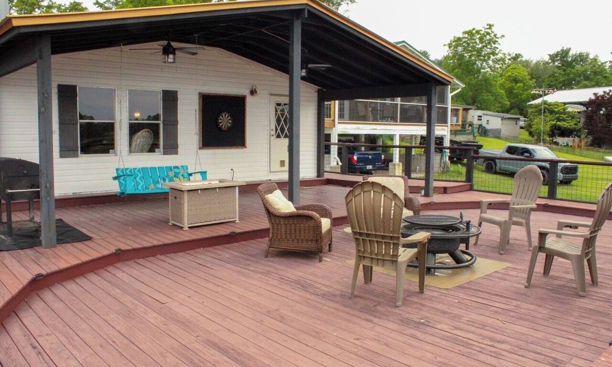 Sneads House | Lake Seminole Retreat with Boat Slip