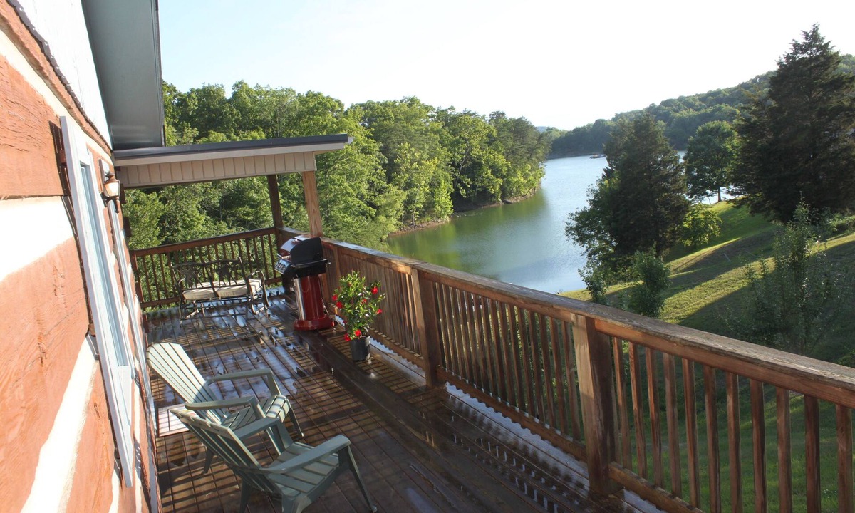 Dandridge Cabin | LakeFront Cabin Private Dock dates in Aug avail nr Smoky Mtn ez access from I-40