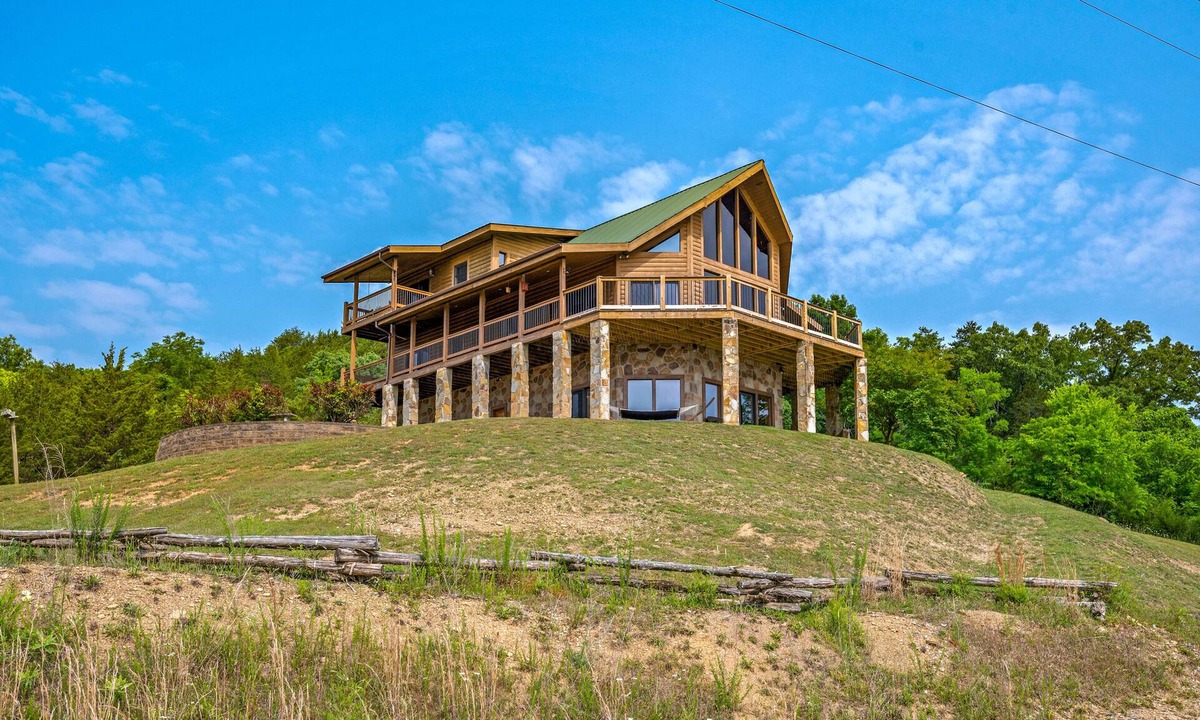 Sevierville Cabin | Lakefront Cabin with Stunning Mountain Views, Sleeps 6, on Douglas Lake
