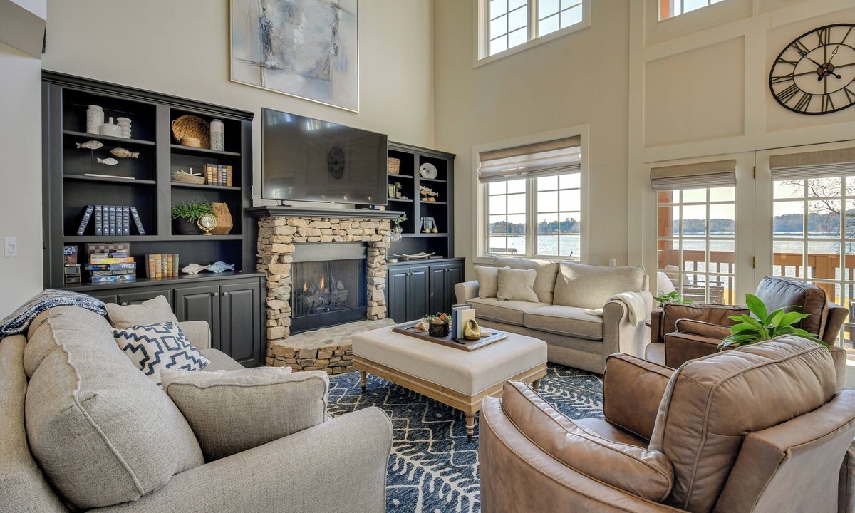 Guntersville Condo | Lakefront Condo 3 Mi to Historic Guntersville!