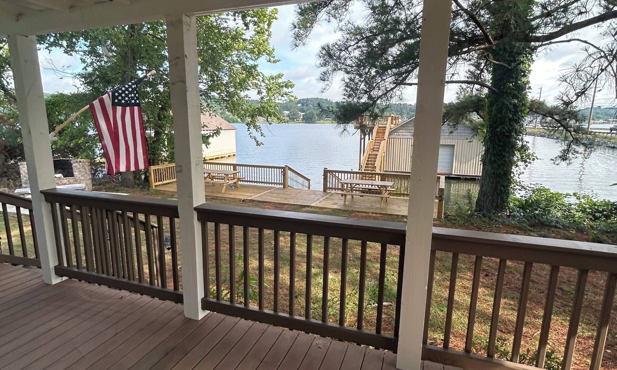 Guntersville House | Lakefront Lifestyle you've been dreaming of awaits in this waterfront community.