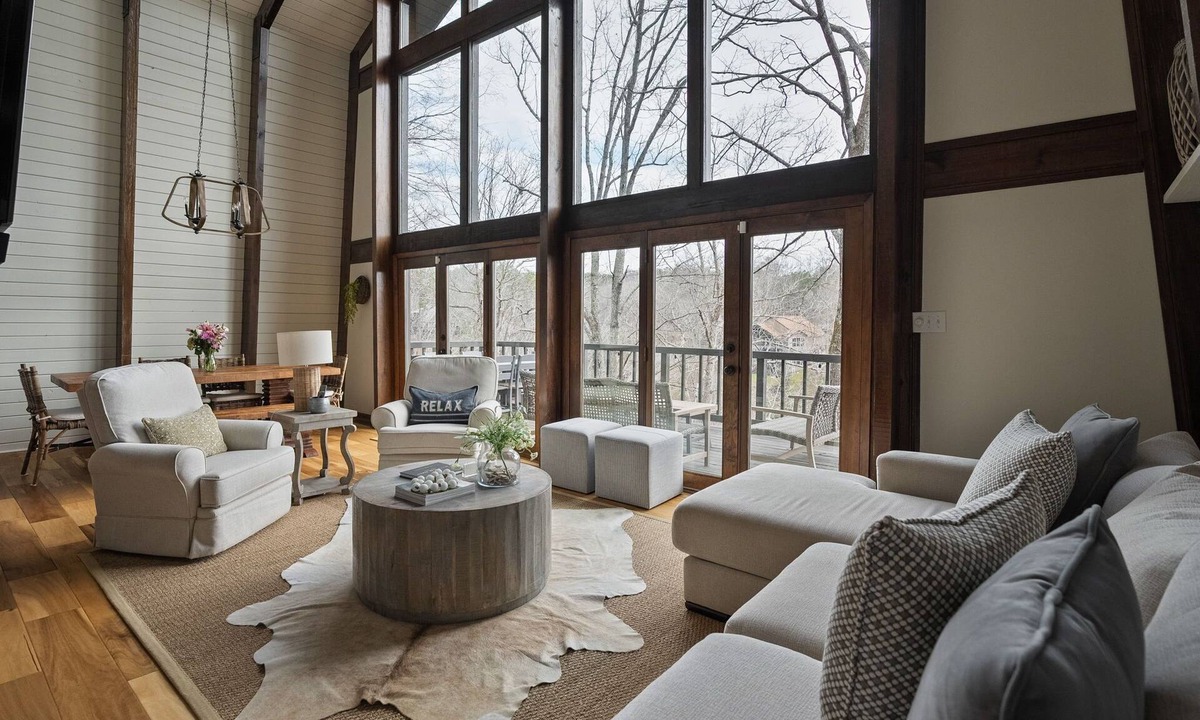 Cullman House | Lakefront luxury on Smith Lake - Black Oak Point